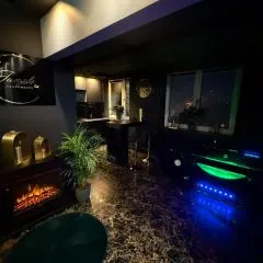 Jacuzzi Jungle Apartments