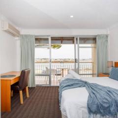 Mariners Lookout On The Harbour