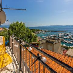 Atemberaubendes Apartment direkt am Meer gelegen mit Meerblick, Klima, WiFi