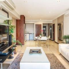 Spacious Apartment in CBD Pool & Parking perfect for the corporate traveller