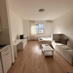 Studio Apartment L
