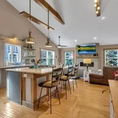 Luxurious 3-Bedroom Townhouse Walk to Village