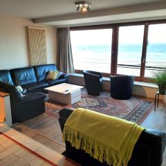Apartment by the Sea near Marina