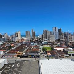 1011 VISTA PRAIA MAR - 500 m da praia da Tupi - comércio ao lado, posto de conveniência 24H, WI FI e ESTACIONAMENTO gratuito, Mercado e serviço Lavanderia Lava e Seca (pago) dentro do condomínio