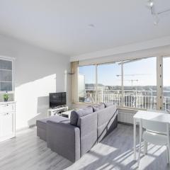 Modern, renovated studio with open views