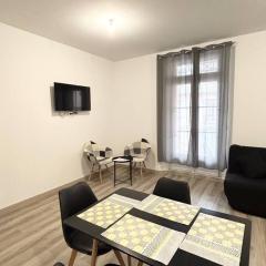 F2 meublé avec balcon, clim, WIFI, animaux admis - 50m des thermes - FR-1-703-198