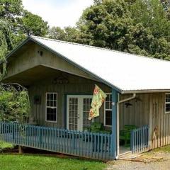 Country Cottage - 2 Bedrooms, 1 Baths, Sleeps 6 cabin