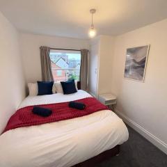 Modern Apartment Steps from Gloucester Quays