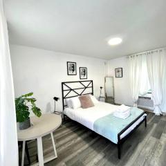 Stylish 1q Unit With Pool 11 Handicap Access