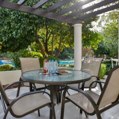 Stunning & Cosy, Direct Pool Access, 2BR, with Private Patio! Serenity Townhouse