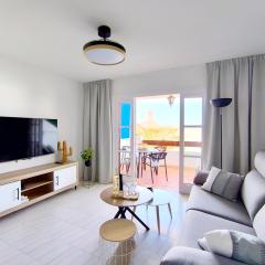 SUNLIT ISLE - heated pool, fibre net, Los Cristianos