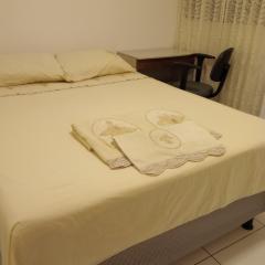 Quarto casal em charmoso apto compartilhado