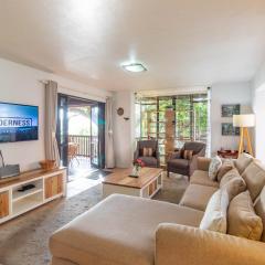 Central Wilderness Bliss - Sleeps 6 - Beach & Lagoon