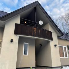 Midway Makkari House