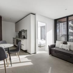 Modern Nomads Prime CBD 2BR Modern City Haven with Pool & Gym