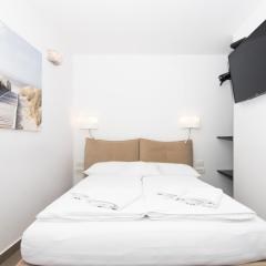 Thomas's cozy room with Breakfast