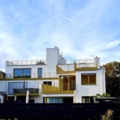 Beautiful Apartment with Parking, Brilliant Location