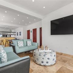 Just a few minutes walking to the Beach Club