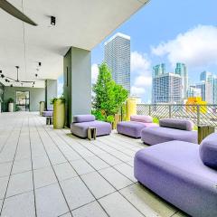 Stylish Studio in the heart of vibrant Downtown- Daily resort fee and parking not included