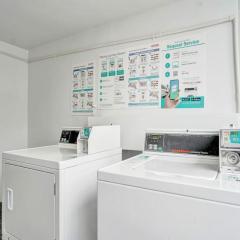 Beautiful Oceanview Condo 2 Bedrooms, 2 Bathrooms with Beach Service 709