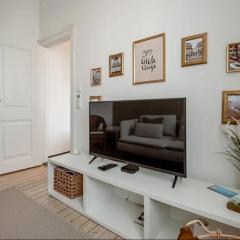 2 Bedroom Apartment with Great Transport Links to the Heart of Lisbon