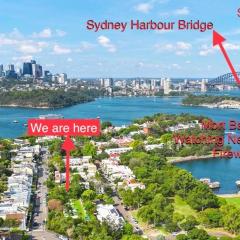 Modern studio, Minutes to Ferry, City, CBD