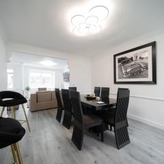 Spacious Duplex Apartment - Perfectly Situated in the Heart of the City