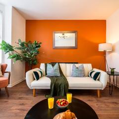 Stylish Modern Manchester Home - Perfect for Work, Leisure & Stadium Visits with Parking