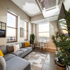 King Bed, Reds, Bengals, Free Parking, Downtown Cincy