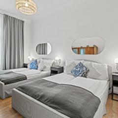 Spacious 2 Bedroom I 2 Minutes to Metro and Train Station