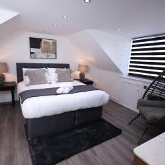 Spacious 4Bedroom Apartment at Prime Market Street, Watford