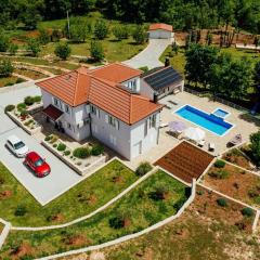 Luxury villa La Perla with heated pool