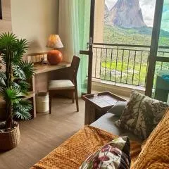 Hospede-se com charme e a melhor vista de Pedra Azul!