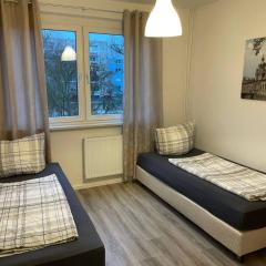 Zweibettzimmer für Monteure in Dessau 3-Zimmer-Wohnung mit Gemeinschaftsküche und -Bad