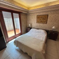 Depto luminoso con terraza y cochera en el centro