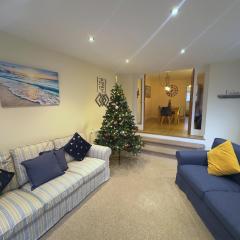 Stylish Coastal Home, Pets & Parking By ADLIV