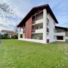 Cambo-les-Bains : Grand Studio Duplex avec Terrasse et Parking, Animaux Acceptés - FR-1-495-147