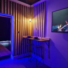 The Penny Blue Apartment With Private Hot Tub