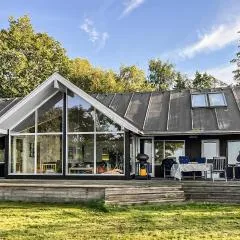 4 Bedroom Lovely Home In Allingåbro