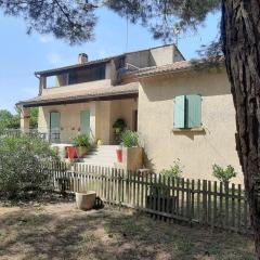 Appartement avec grand jardin et parking, Uzès