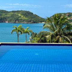 Casa de CINEMA 3 suites, 50m da Praia da Ferradura