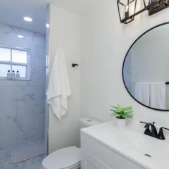 Dreamy Bay Apartment 2bed 1bath with full kitchen and laundry