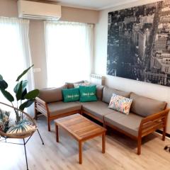 Junto a la playa de Gros, parking opcional