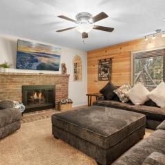 Eagle Point Retreat - Sleeps 13 - 12 Adults Max, Game Room, Foosball, Fireplace, Deck, Barbecue