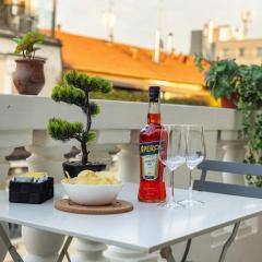 Milano City Life Elegant Penthouse with terrace, wi-fi Netflix, Subway 5 min - very convenient location