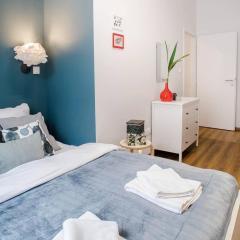5 bedrooms apartment with AC in center