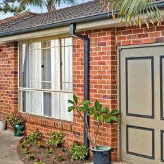 A single Room in a house 4 min from station and Shops