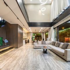 Luxury huge pool villa - Free pick up and Full AC