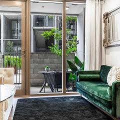 Stylish 2-Storey Retreat With Parking Zodiak Stays