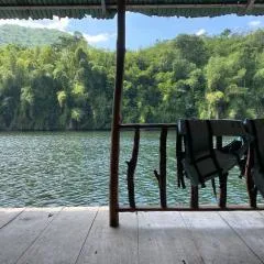 แพจิตรธาดาธารน้ำ